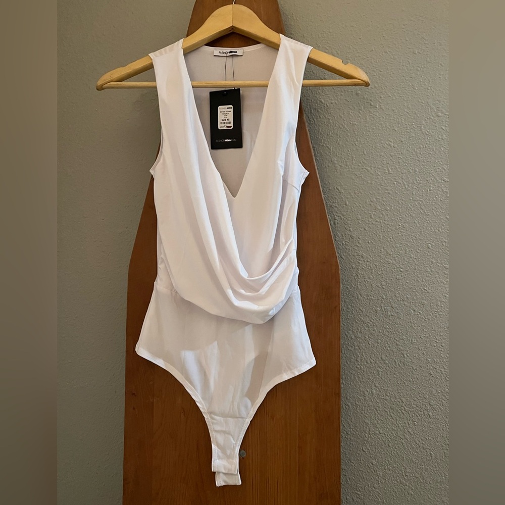 Fashion Nova V-neck bodysuit